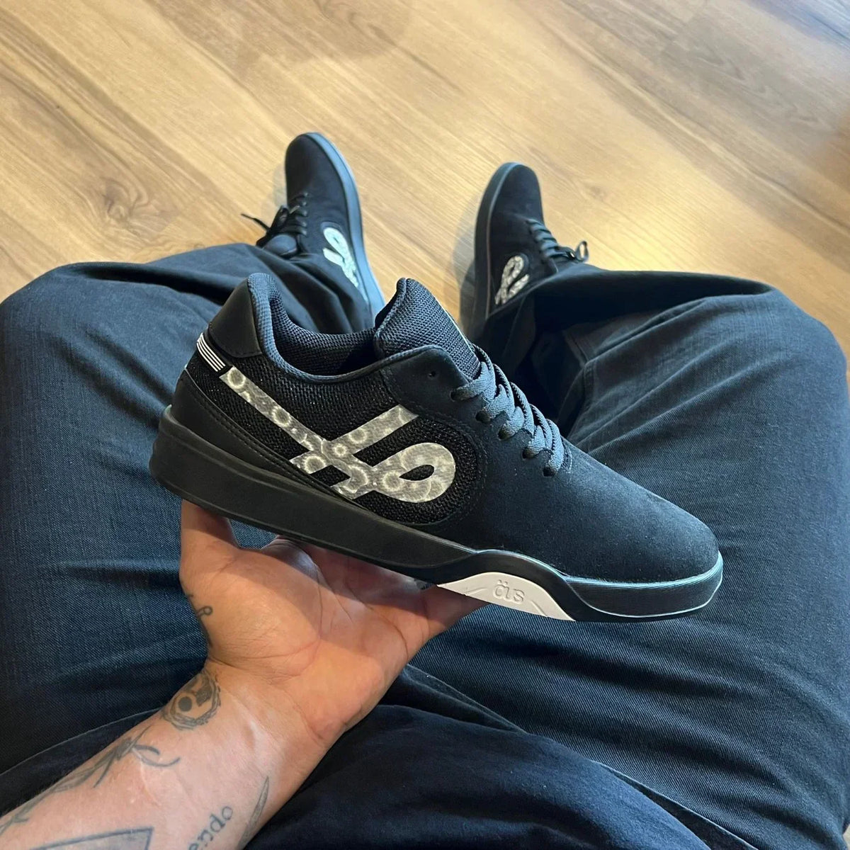 Öus Imigrante Preto Movimento Essencial