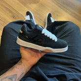 Öus Imigrante Série X Preto Branco Creme Essencial