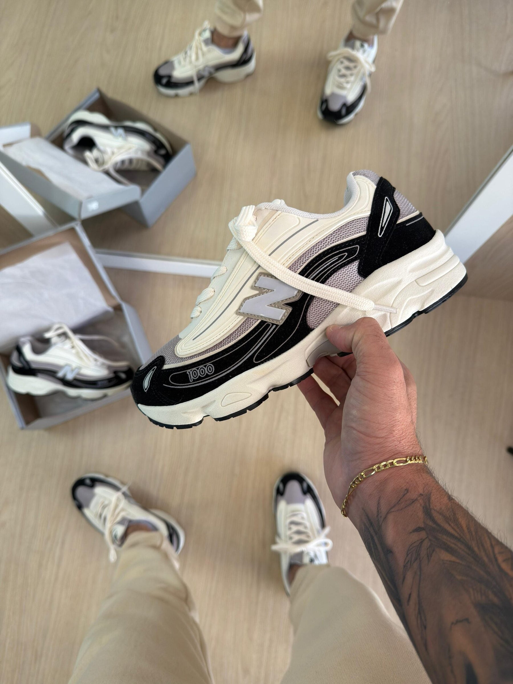 New Balance 1000 Branco e Preto