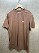 Camiseta Wats Logo Boton Capuchino