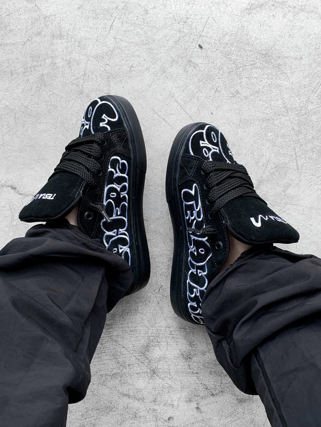 Tesla Hertz Art Grafitado Preto