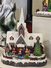 CENÁRIO VILA NATALINA IGREJA COM ÁRVORE E CORAL 31CM