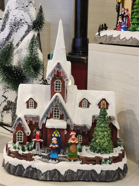 CENÁRIO VILA NATALINA IGREJA COM ÁRVORE E CORAL 31CM